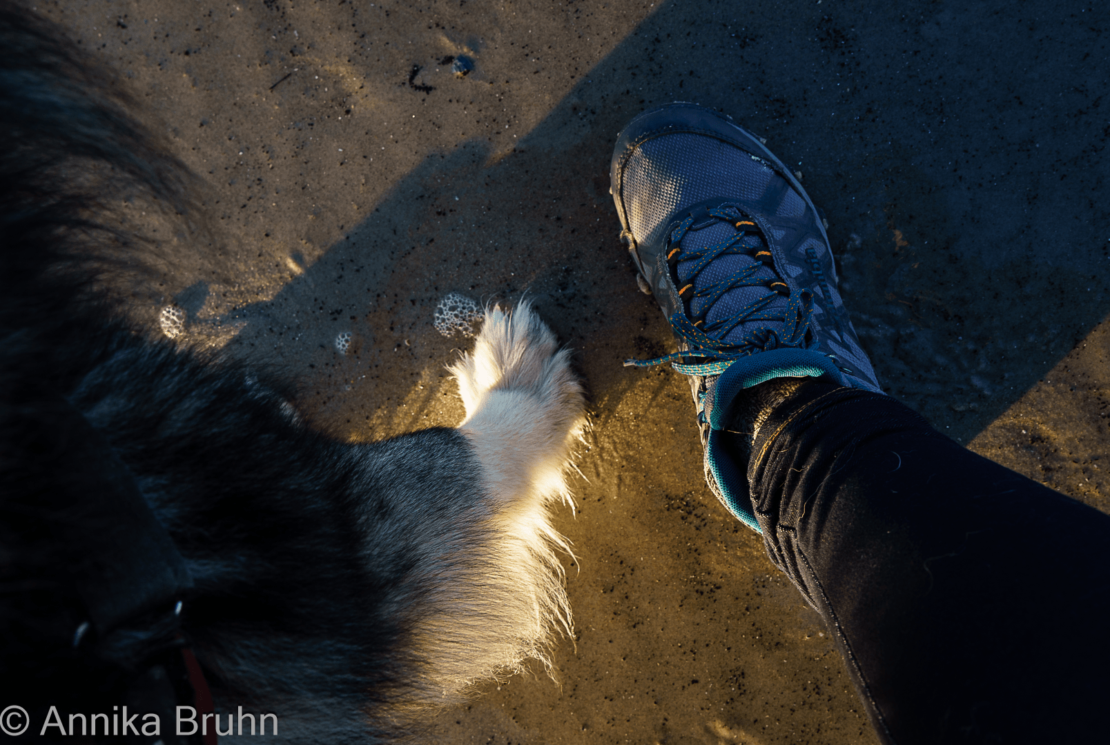 Füße - Schuhe in die Nordsee. Q und ich habe gemacht